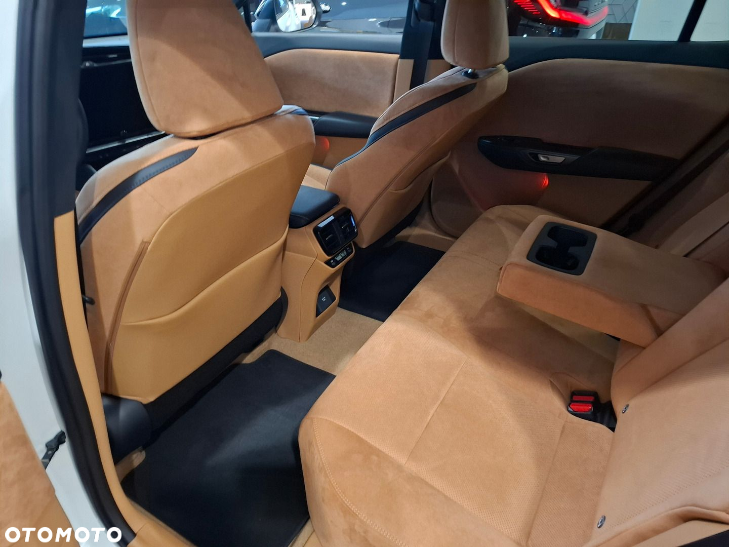 Lexus RZ 450e Omotenashi DIRECT4 - 13