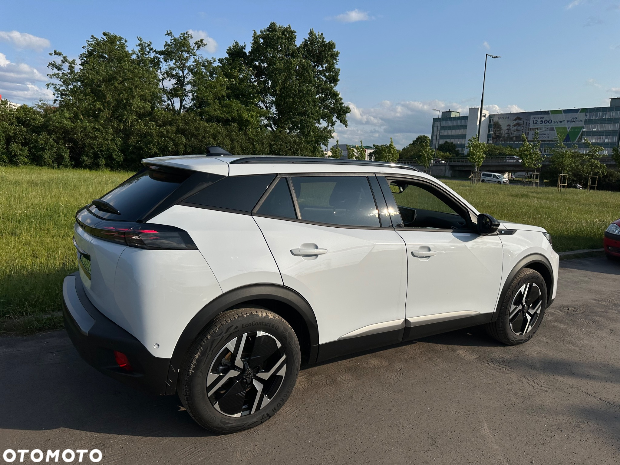 Peugeot 2008 e-2008 54kWh Allure - 4