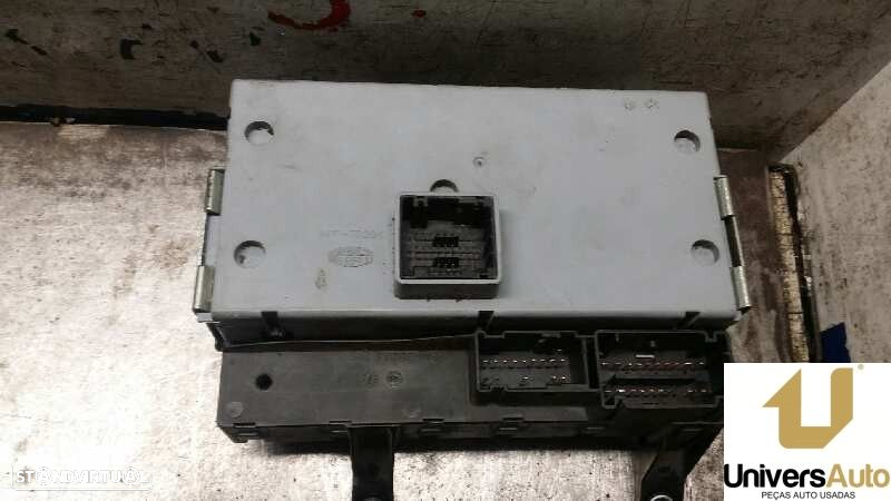 CAIXA RELÉS / FUSÍVEIS FIAT LINEA 2010 -51825658 - 4