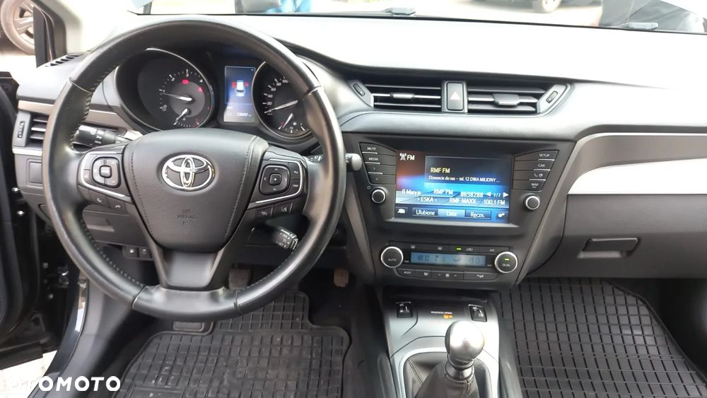 Toyota Avensis - 12
