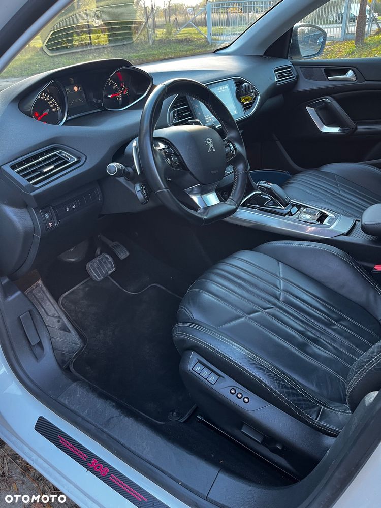 Peugeot 308 1.2 PureTech GPF Road Trip S&S EAT8 - 12