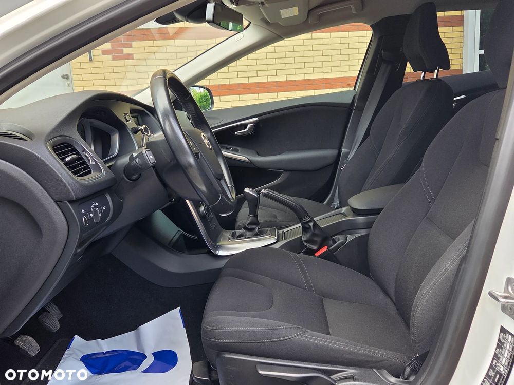 Volvo V40 T2 Momentum - 7