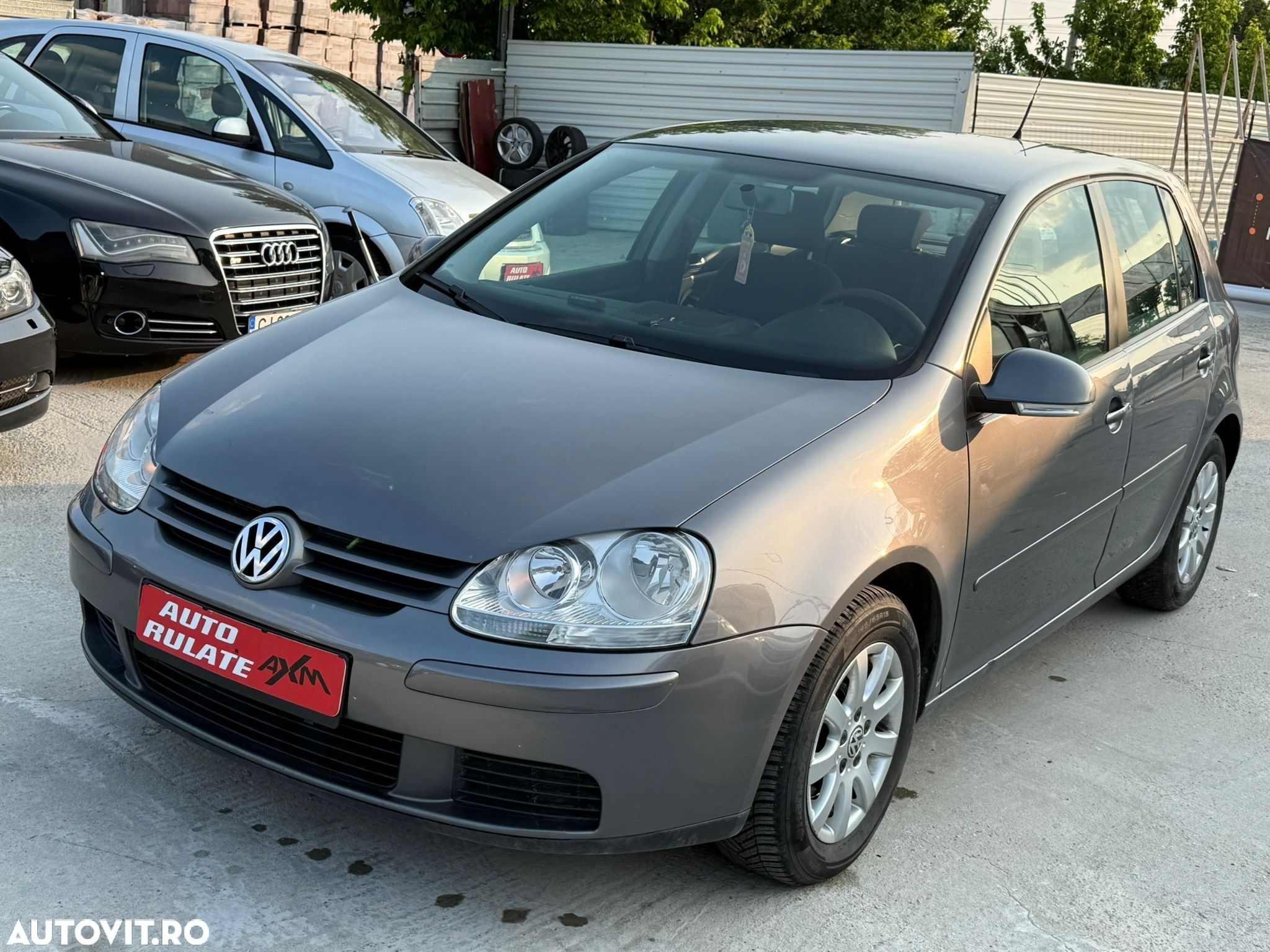 Volkswagen Golf - 1