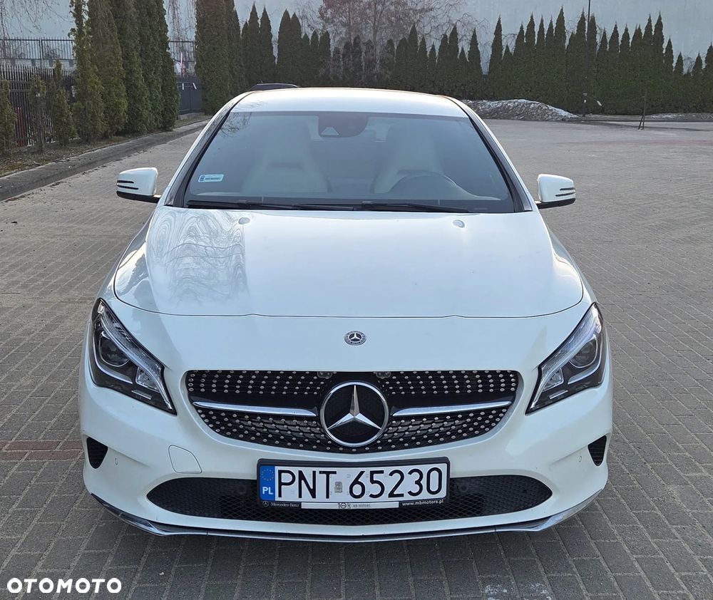 Mercedes-Benz CLA 200 7G-DCT UrbanStyle Edition - 4