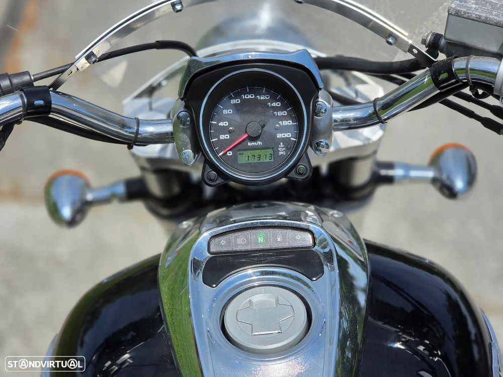 Suzuki Intruder M800 - 4