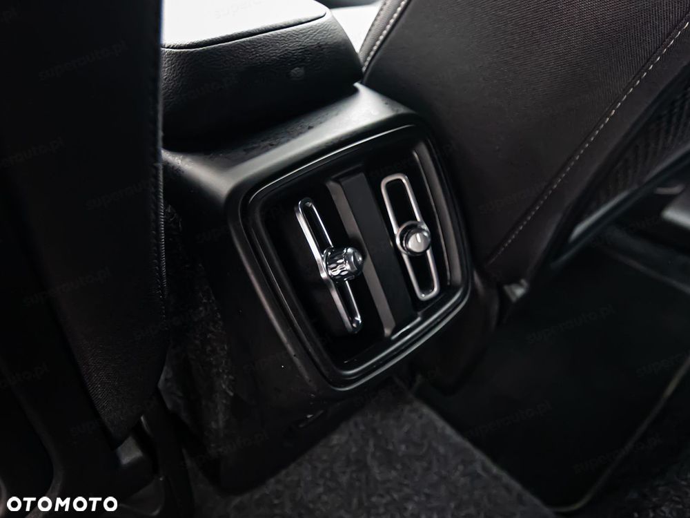 Volvo XC 40 T3 Momentum Pro - 22