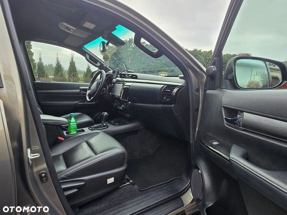 Toyota Hilux 2.8 D-4D Double Cab Invincible Sport 4x4 - 2