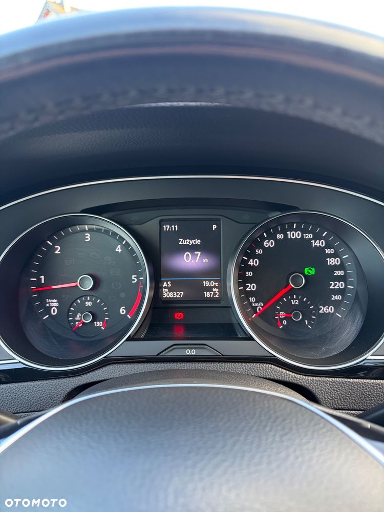 Volkswagen Passat - 8