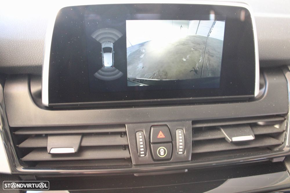 BMW 225xe Active Tourer - 10