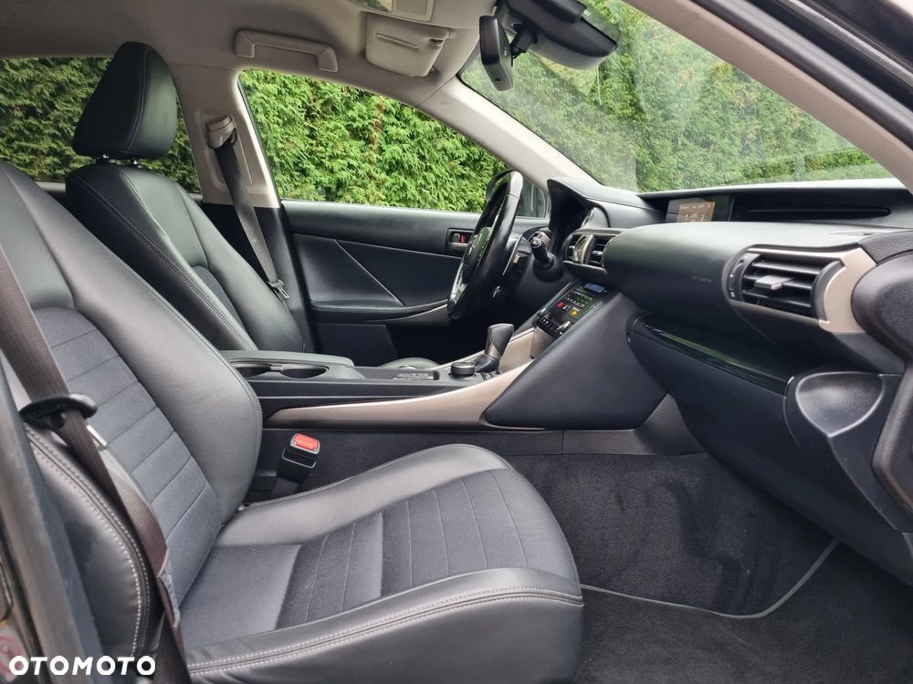 Lexus IS 300h Luxury Line - 15