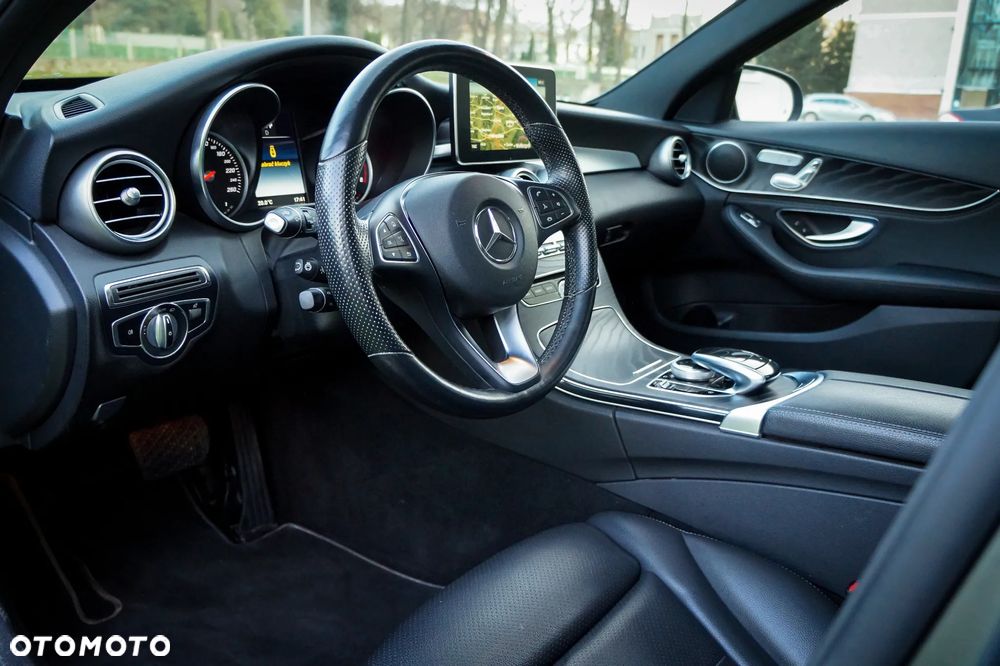 Mercedes-Benz Klasa C 300 9G-TRONIC AMG Line - 17