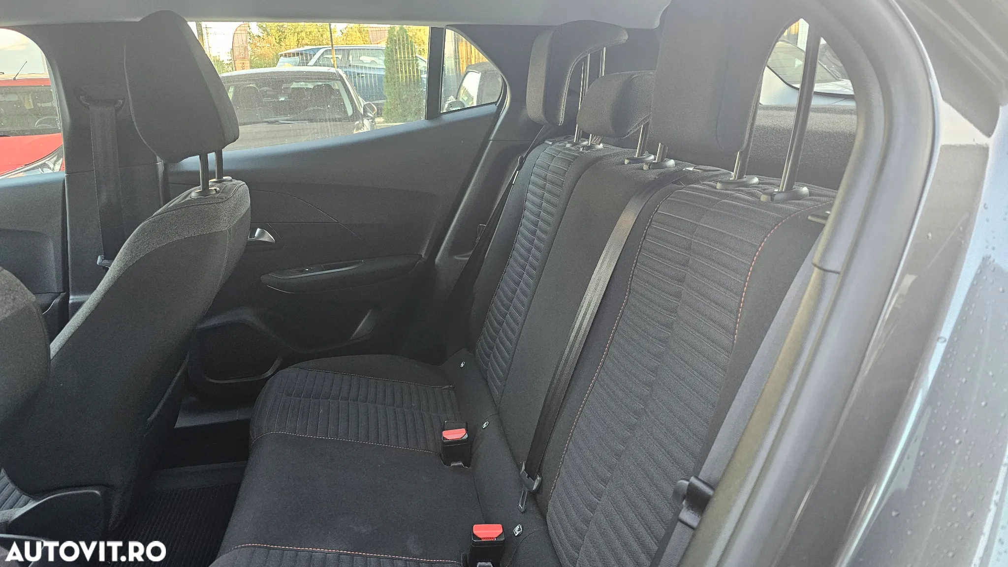 Peugeot 2008 - 8