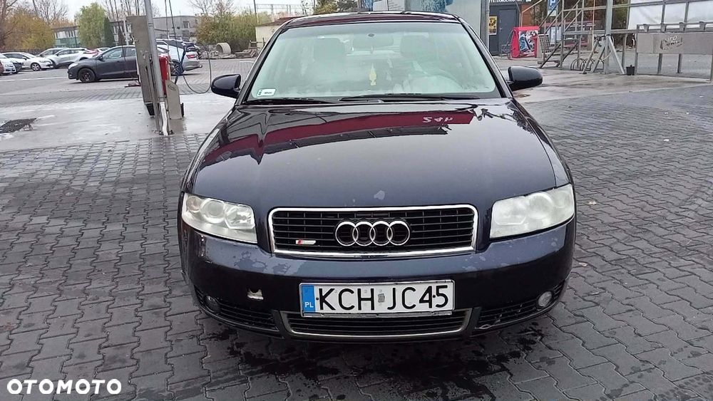 Audi A4 Limousine - 1