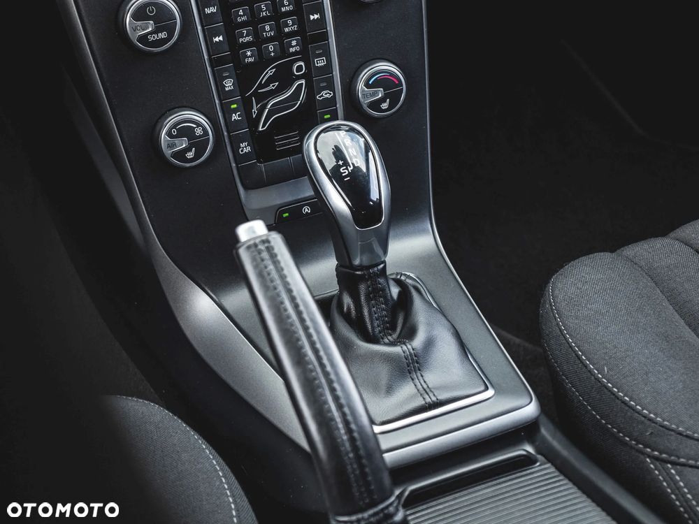 Volvo V40 T2 Drive-E Momentum - 28