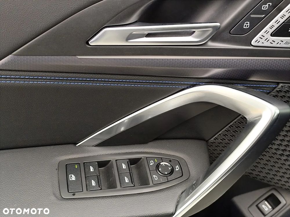 BMW iX1 xDrive30 66.5kWh M Sport - 13