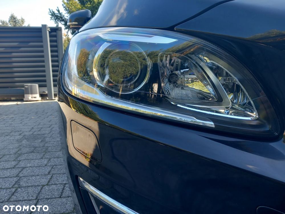 Volvo V60 D6 AWD Plug-in Hybrid Summum - 11