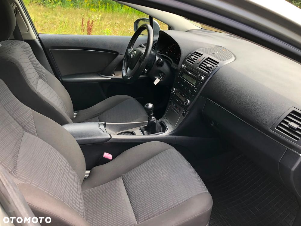 Toyota Avensis 1.8 Active - 17
