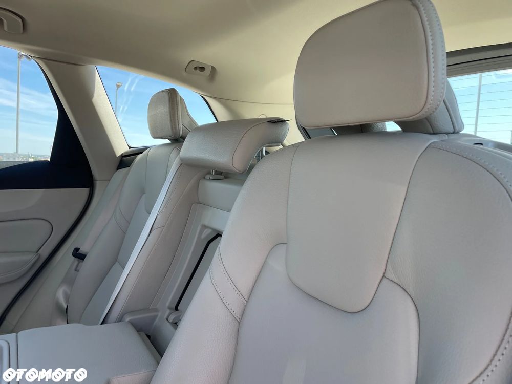 Volvo XC 60 B5 D AWD Inscription - 25