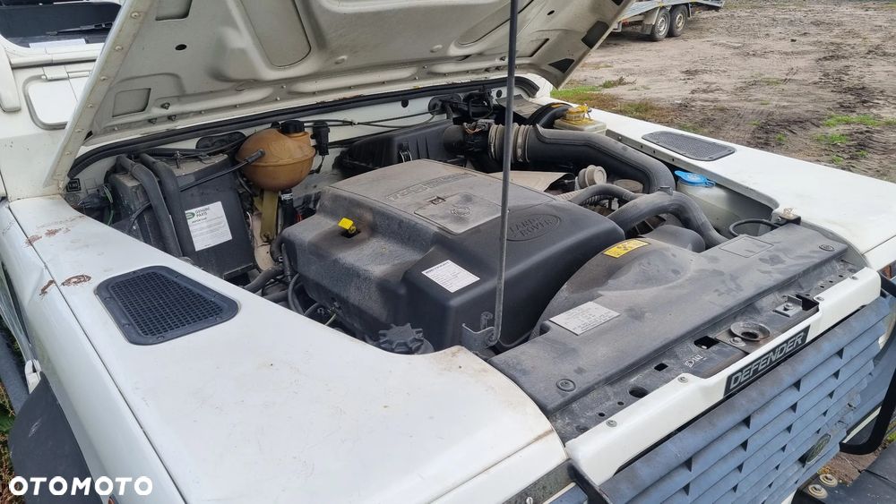 Land Rover Defender - 24