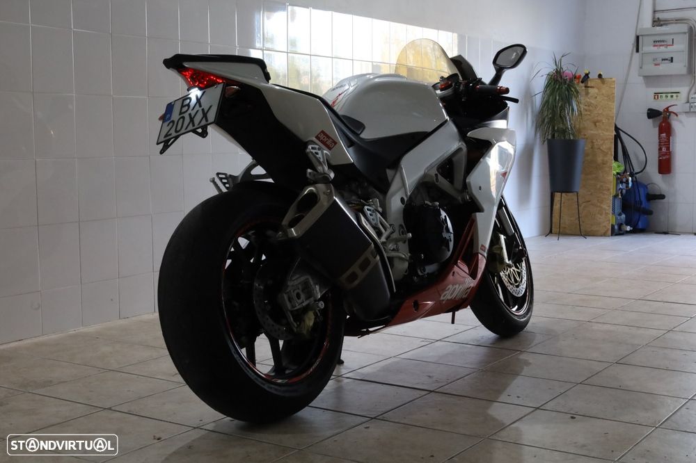 Aprilia RSV 1000rr - 7