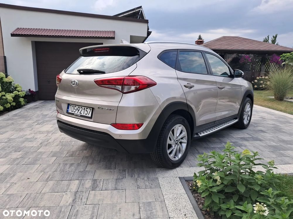 Hyundai Tucson ver-blue-1-7-crdi-2wd-intro-edition - 9