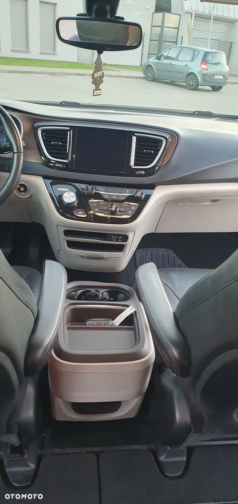 Chrysler Pacifica - 17
