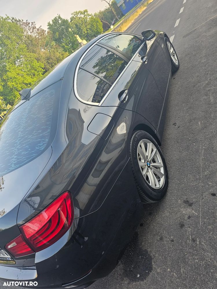 BMW Seria 5 525d xDrive - 11