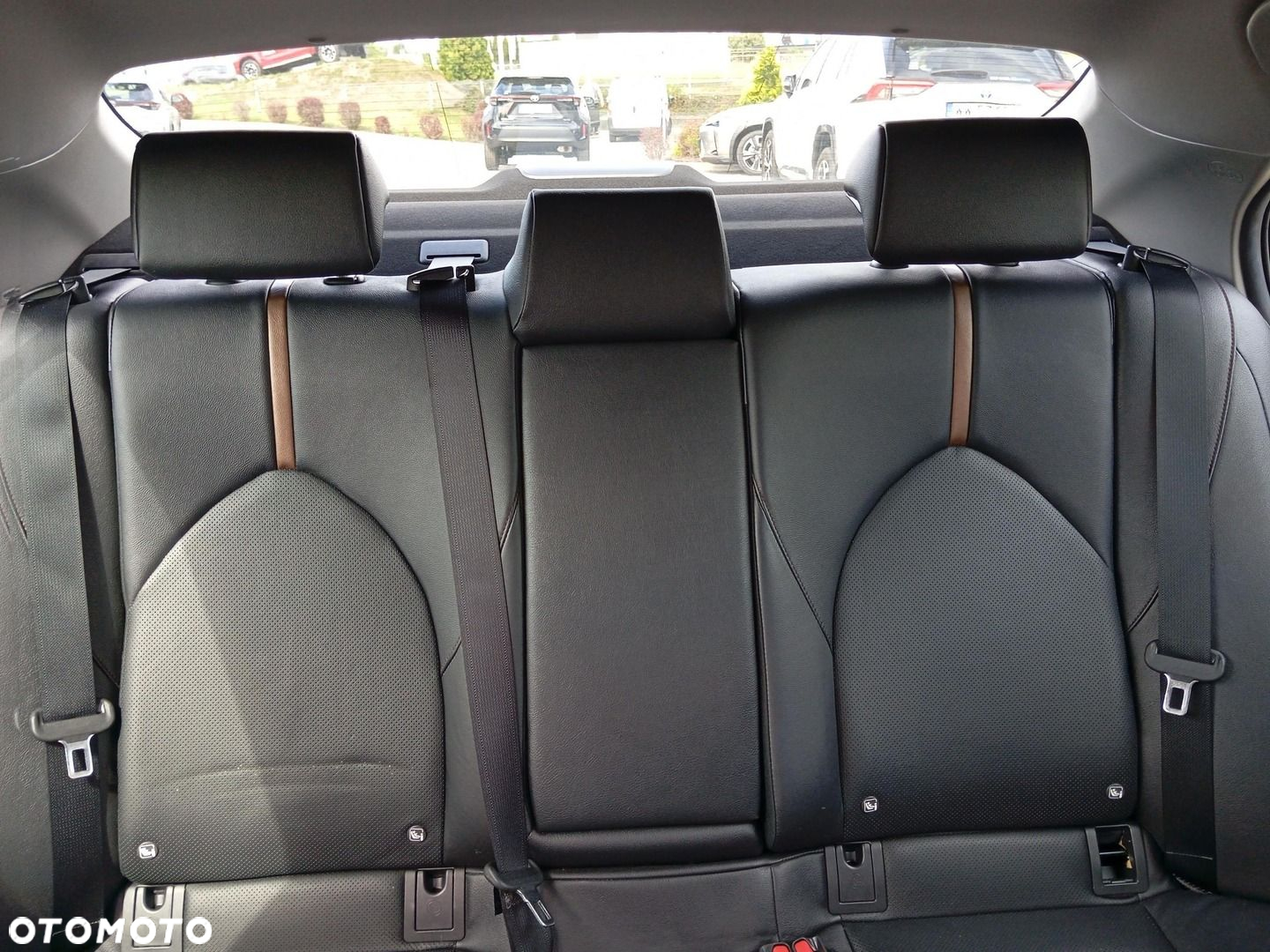Toyota Camry 2.5 Hybrid Executive CVT - 16