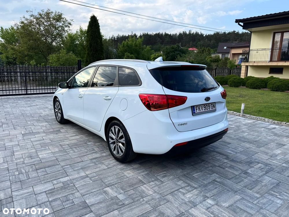 Kia Ceed 1.4 CVVT Dream-Team Edition - 4