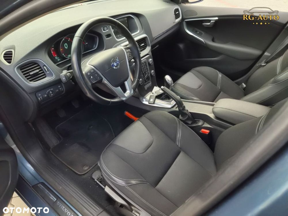 Volvo V40 - 25