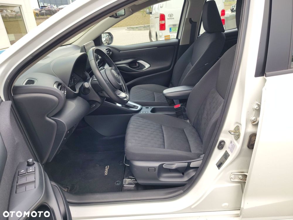 Toyota Yaris - 10