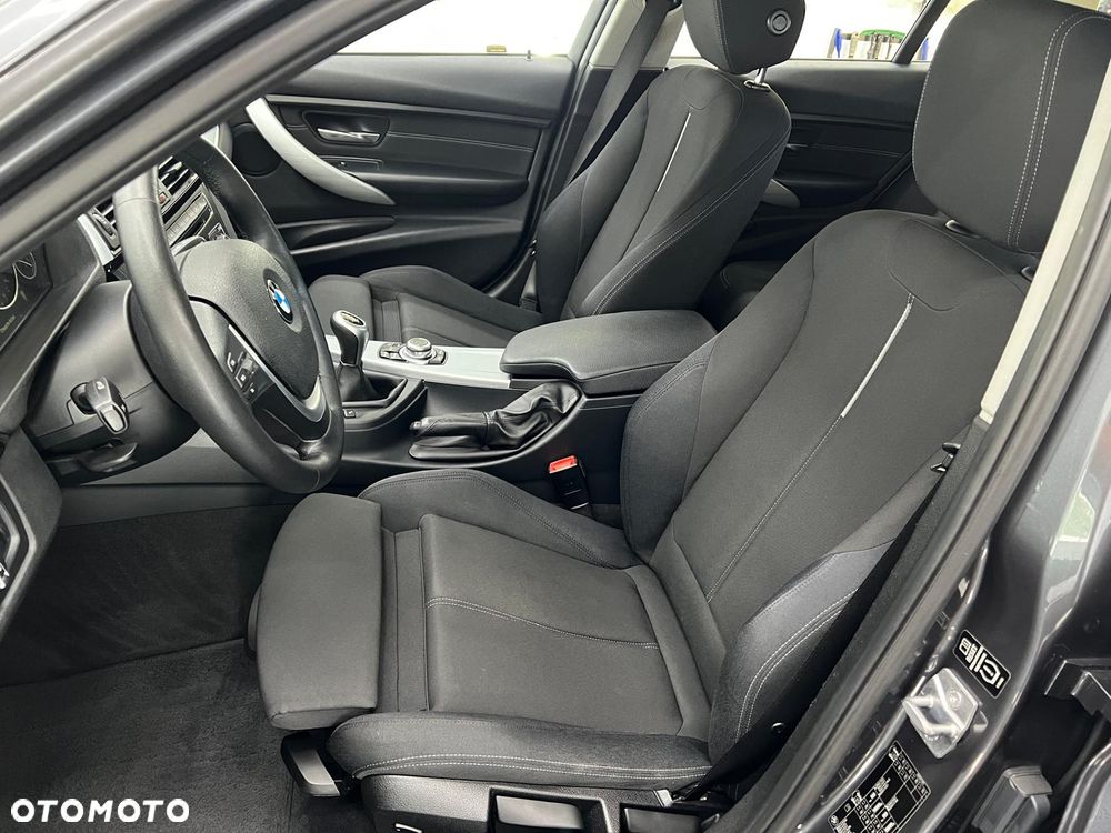BMW Seria 3 318d DPF Edition Sport - 38