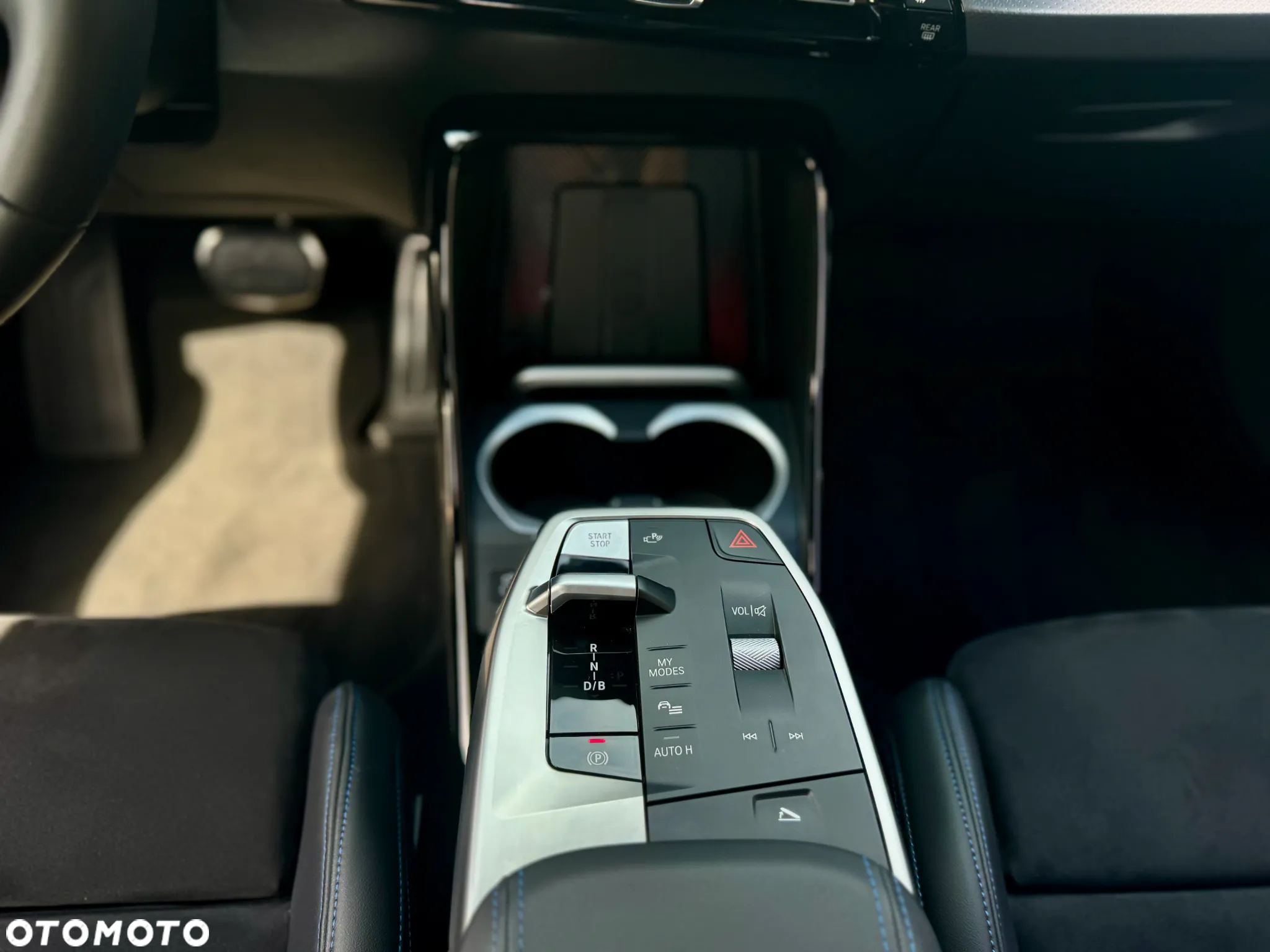 BMW iX2 eDrive20 66.5kWh M Sport - 11