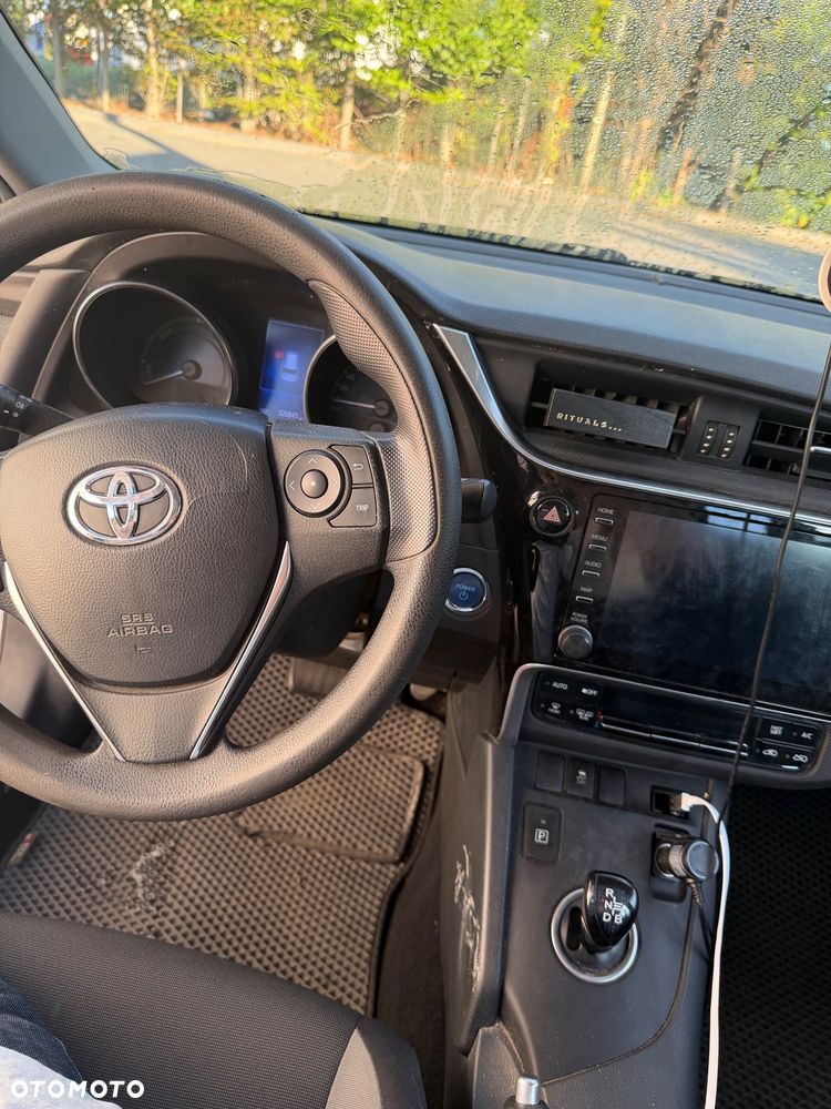 Toyota Auris Hybrid 135 Active - 21