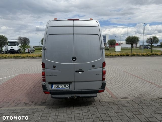 Mercedes-Benz 319 - 13