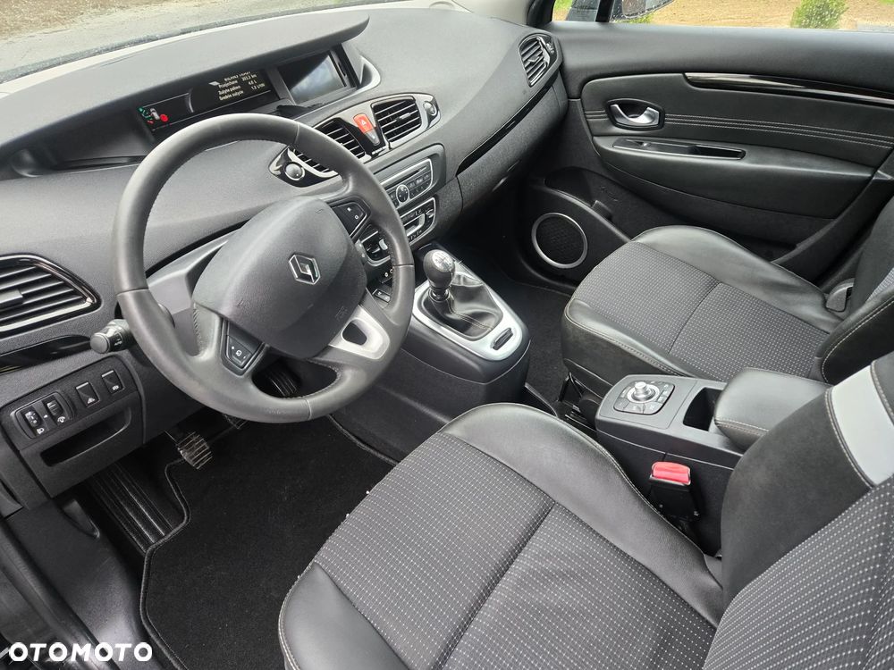 Renault Grand Scenic dCi 130 FAP Start & Stop Bose Edition - 33