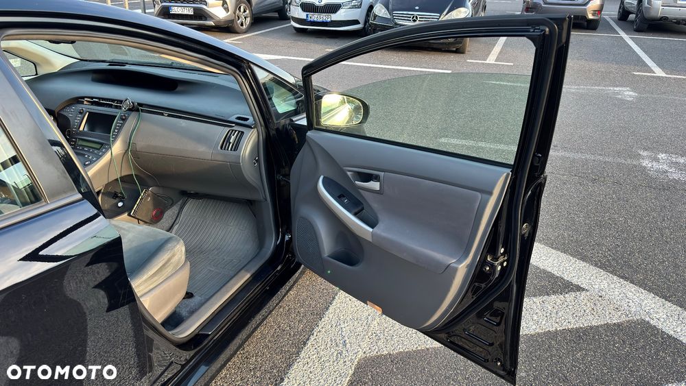 Toyota Prius 1.8 HSD Premium - 35