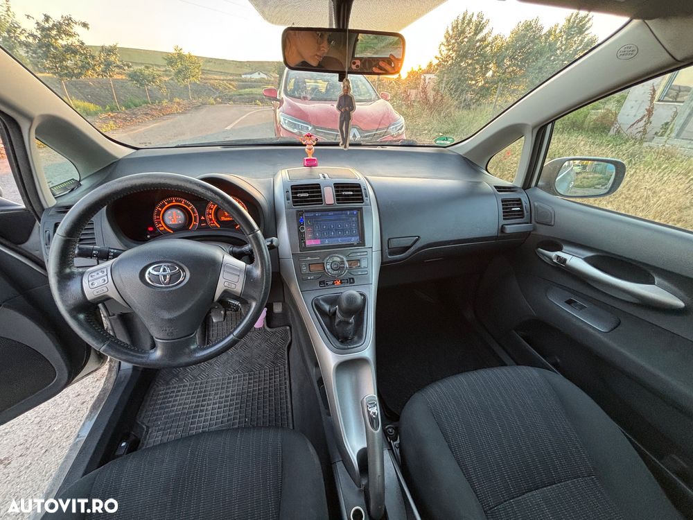 Toyota Auris 1.6 Sol - 12