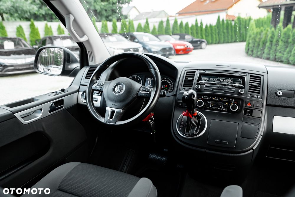 Volkswagen Multivan - 32