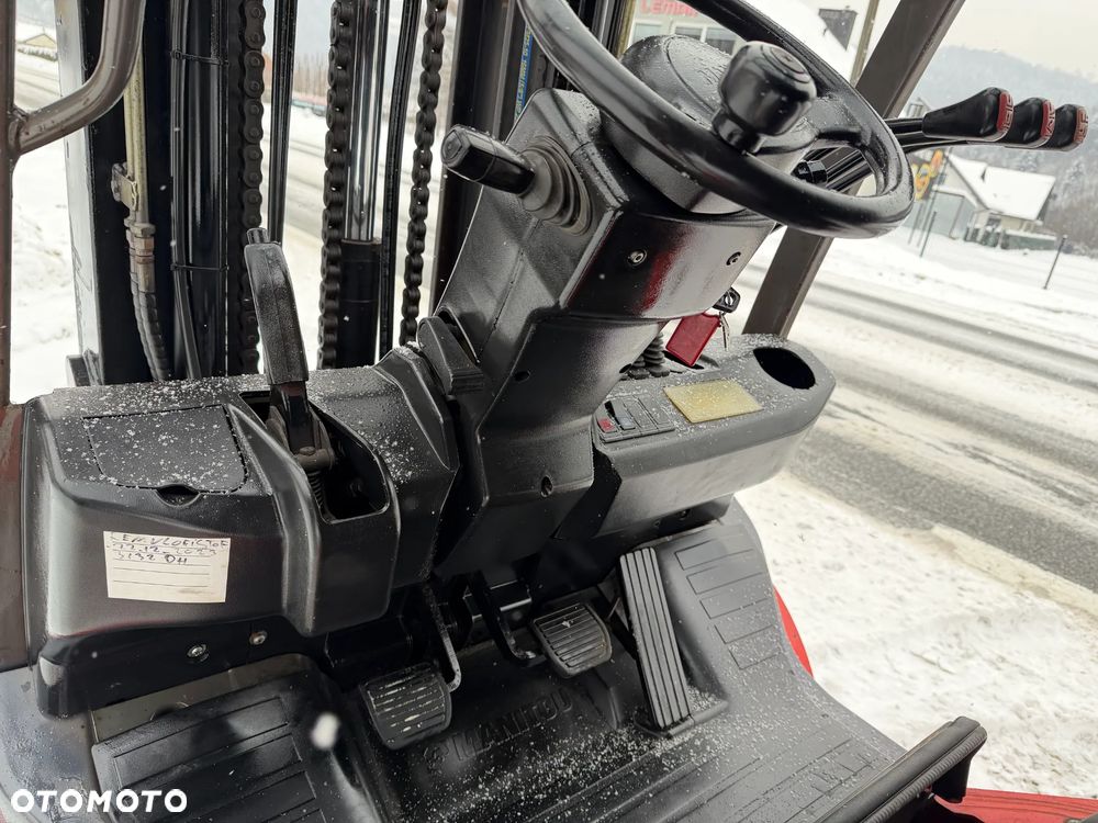 Manitou MI25D Wózek Widłowy 2,5 tony. Posuw Hydrauliczny. Maszt triplex. Wolny skok! Wysokość Podnoszenia 5 metrów. Jak nowy z Salonu. Pochodzi z Norweskiego Gospodarstwa! Aktualne przeglądy DEKRA i serwisy! Opony jak Nowe. Silnik Yanmar. Małe gabarety bardzo zwrotna maszyna! Zero luzów wycieków i zniszczeń. OKAZJA. Pełny ORYGINAŁ! Rok Prod. 2014. Niski przebieg 3300mtg - 26