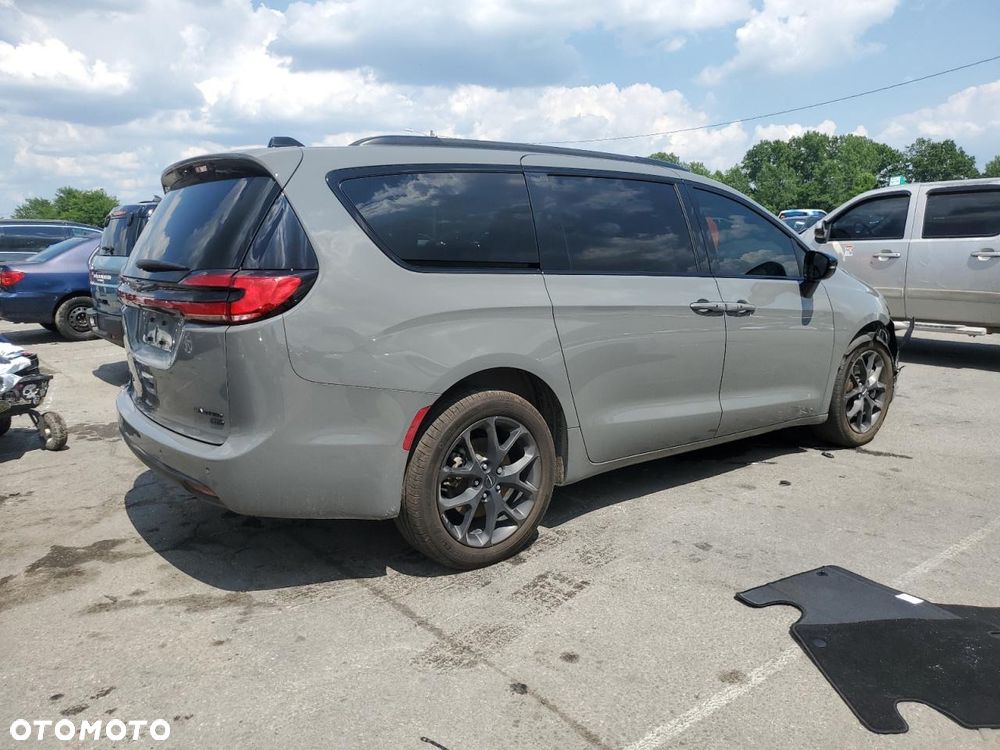 Chrysler Pacifica - 3