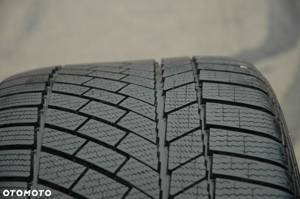 Continental ContiWinterContact TS830P 295 35 19 - 4