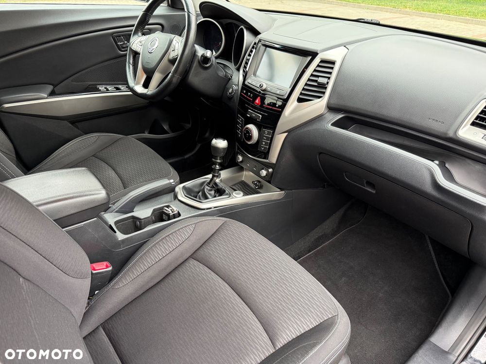 SsangYong/KGM Tivoli e-XGi 160 2WD Black+White - 16