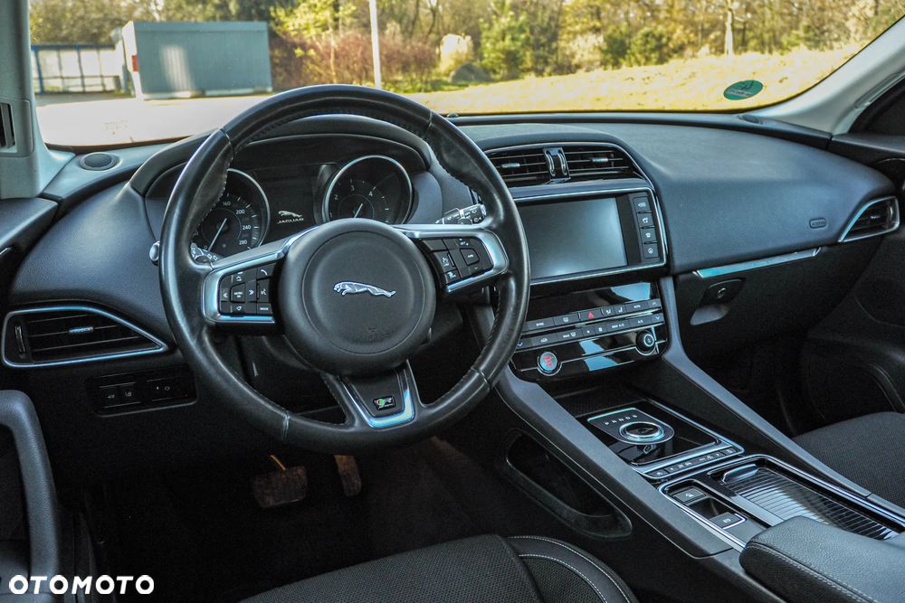 Jaguar F-Pace 2.0 i4D AWD R-Sport - 9
