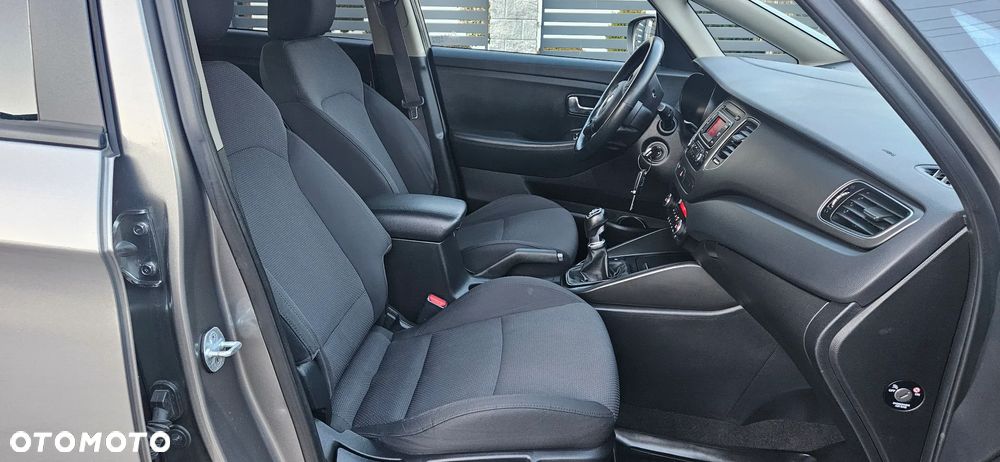 Kia Carens - 18