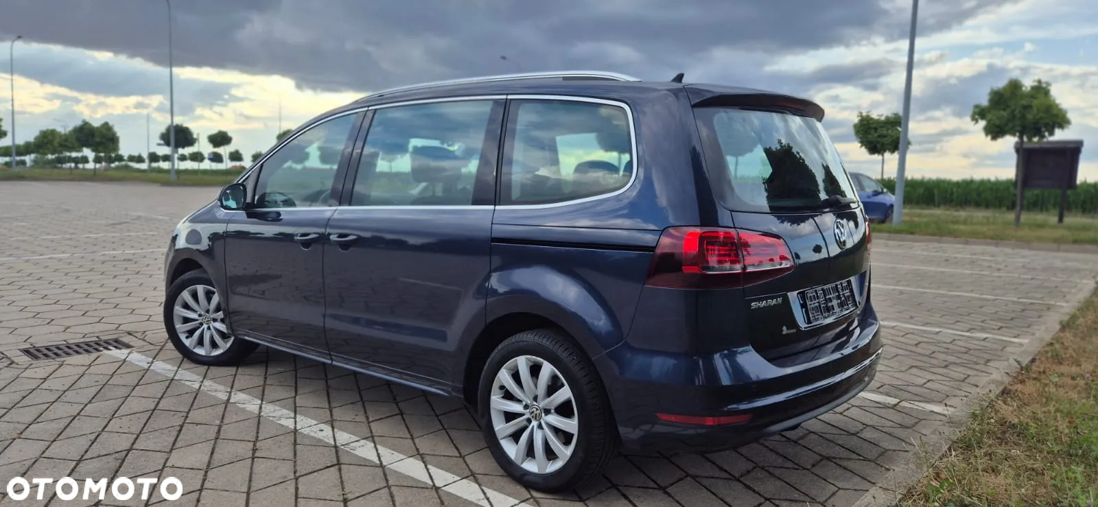 Volkswagen Sharan 2.0 TDI DSG Highline Black Style - 4