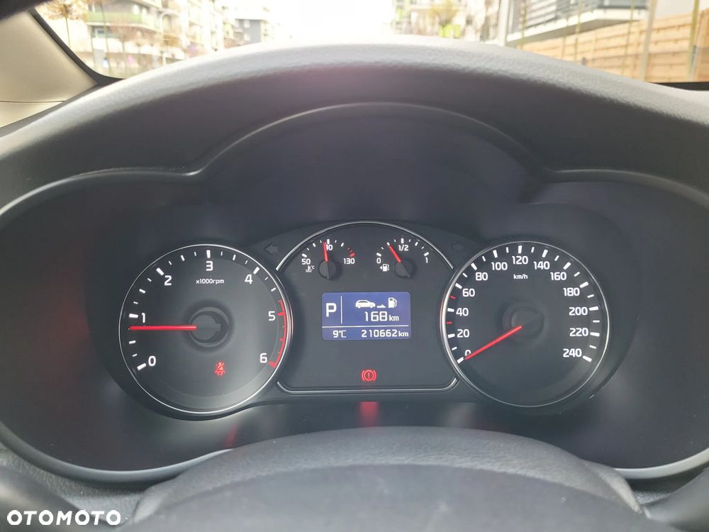 Kia Carens 1.7 CRDi M 7os - 6