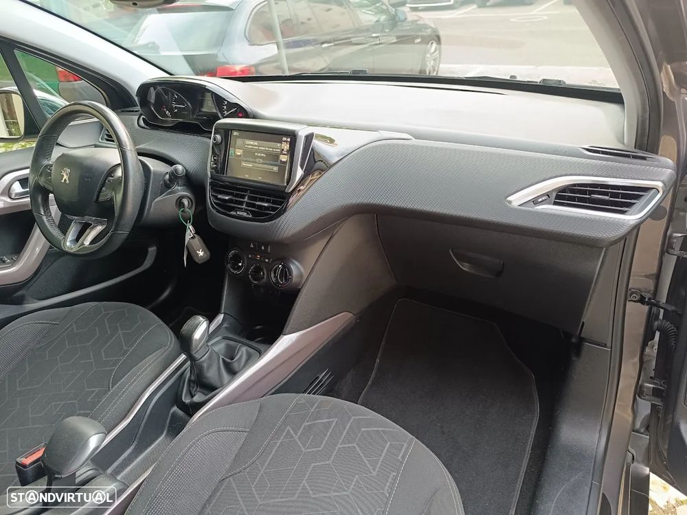 Peugeot 2008 1.2 PureTech Style - 18