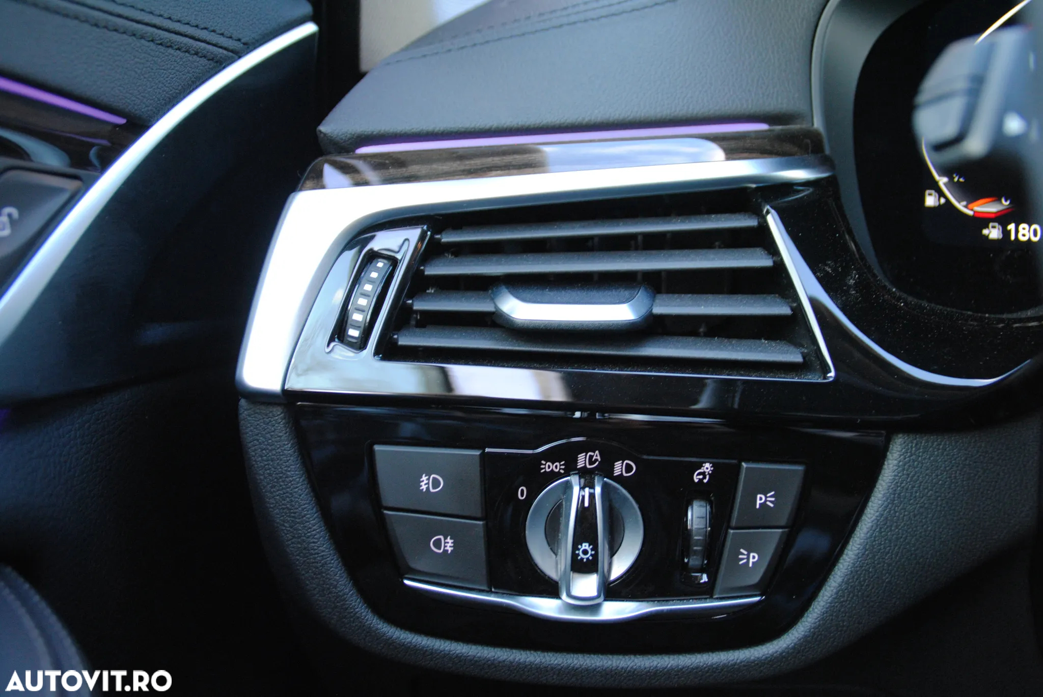 BMW Seria 5 520i AT - 24