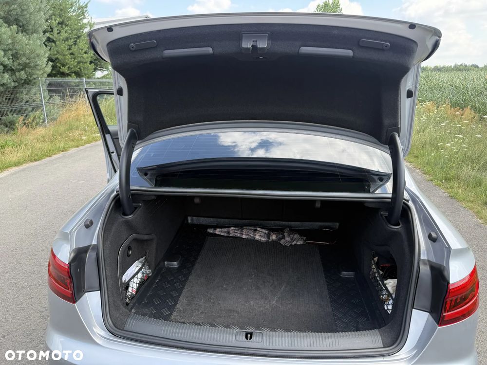 Audi A4 Limousine - 10
